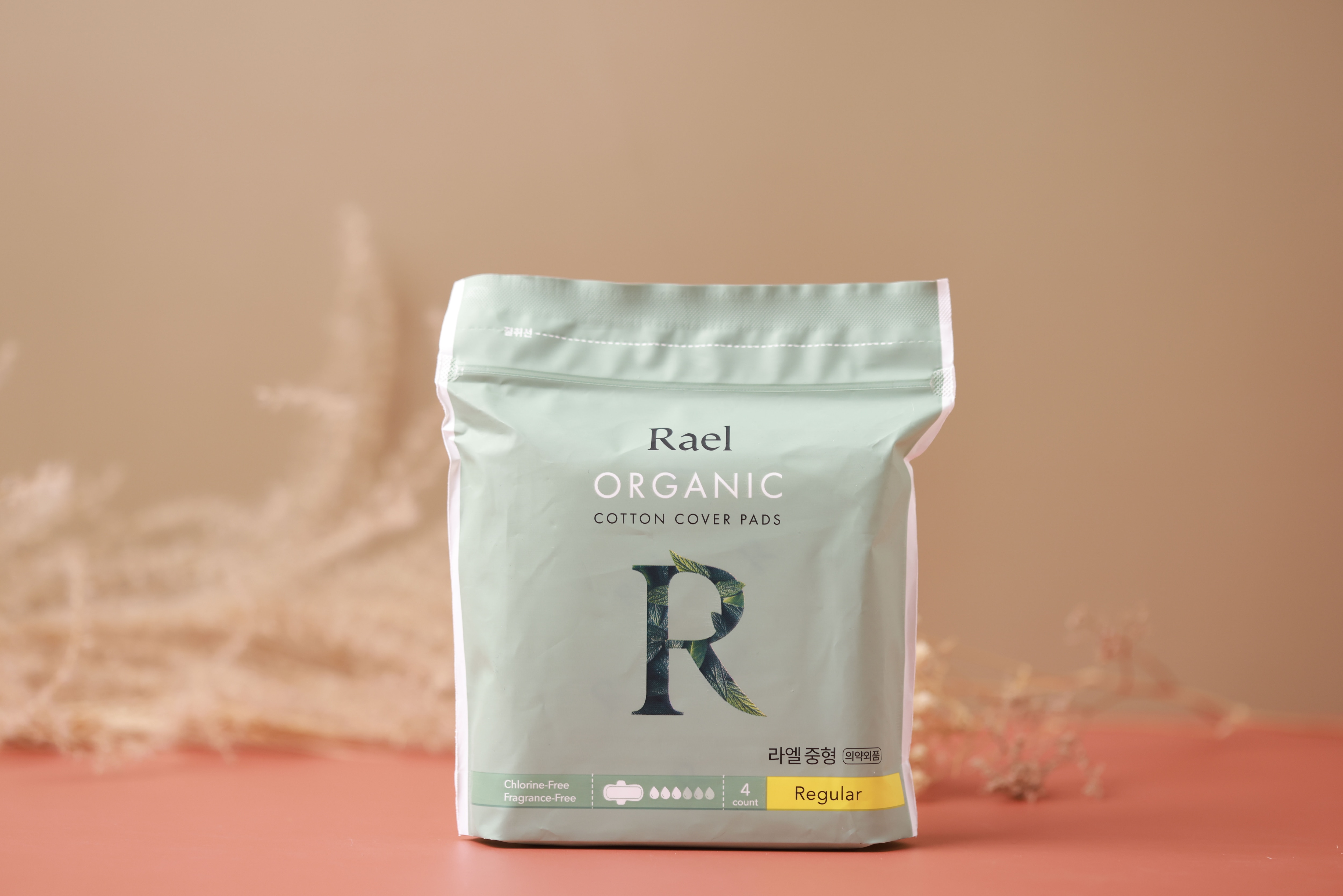 Rael Regular Pads with Organic Cotton Cover