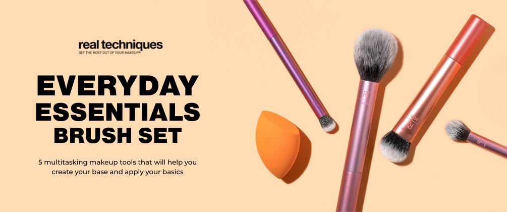 real techniques, real techniques makeup sponge, makeup brush, makeup puffs, travel makeup brushes image